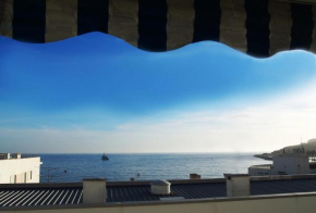 Beachside Sunny Balcony by TimelyStay, Sesimbra